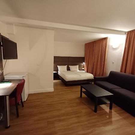 Hotel Ariana Koeln Buitenkant foto