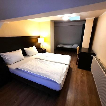Hotel Ariana Koeln Buitenkant foto