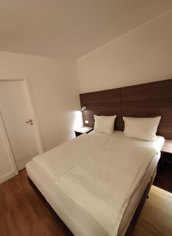 Hotel Ariana Koeln Buitenkant foto
