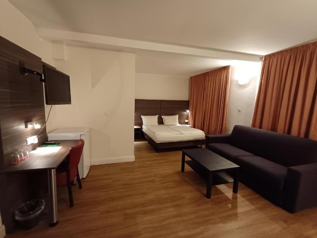 Hotel Ariana Koeln Buitenkant foto